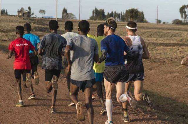 1k米跑步技巧_跑4×400米不累又快的技巧_提高200米跑步訓(xùn)練方法