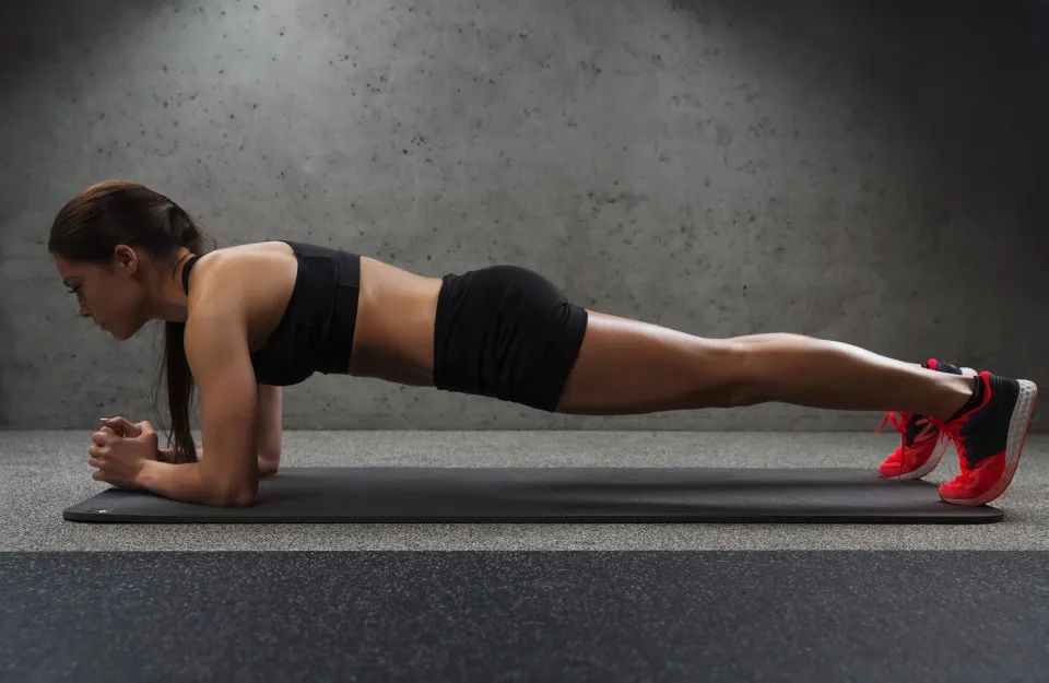 坐式腹部訓(xùn)練器_坐式腹肌訓(xùn)練器怎么用_坐式腹肌訓(xùn)練器使用