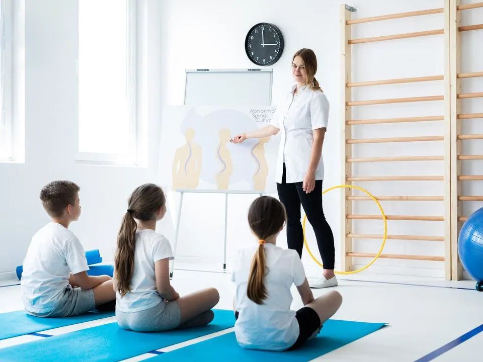 坐式腹部訓(xùn)練器_坐式腹肌訓(xùn)練器使用_坐式腹肌訓(xùn)練器怎么用