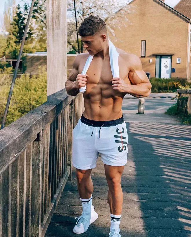 健身房基礎(chǔ)力量訓(xùn)練_健身房力量訓(xùn)練包括哪些項目_健身房力量訓(xùn)練視頻