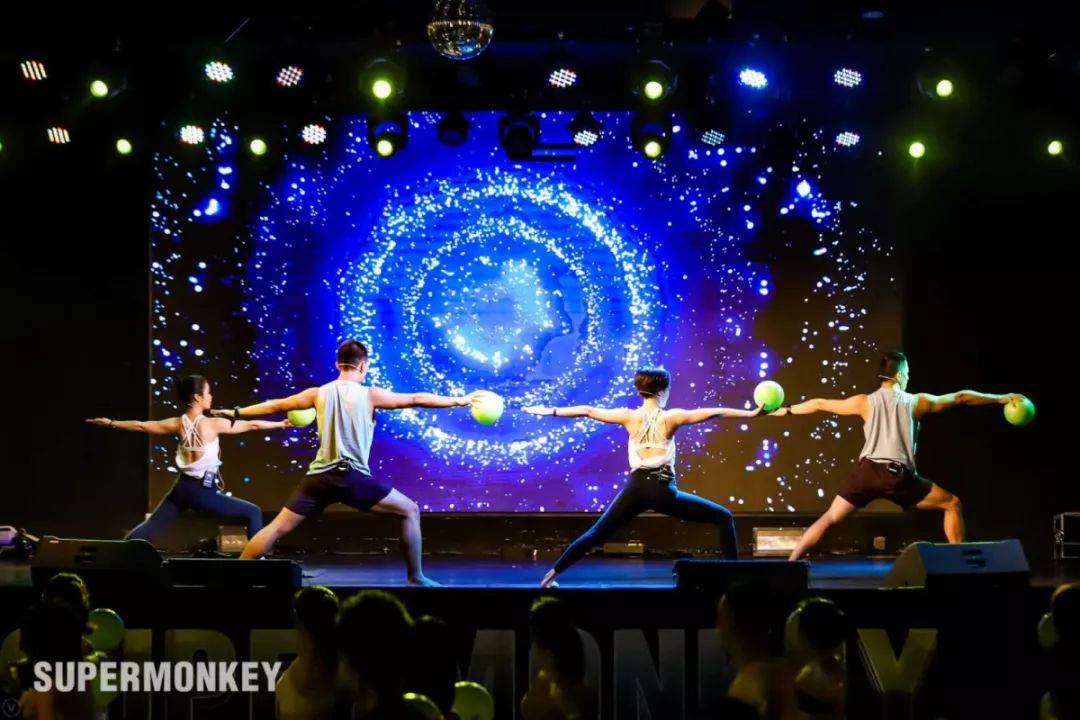 健身房跑步機(jī)使用視頻_健身房跑步機(jī)跑步視頻_健身跑步機(jī)的操作視頻