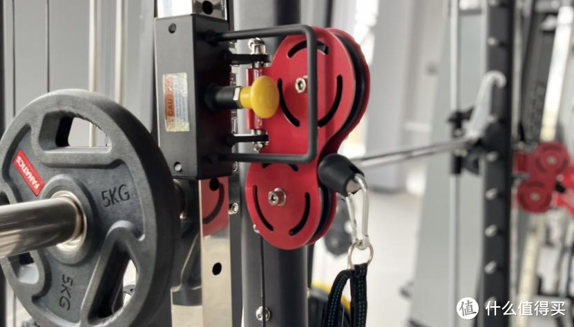 當然，要解鎖所有的健身動作，啞鈴凳也是很重要的一個輔助裝備。在后面的文章中，我們也會為大家?guī)懑偰描F旗下啞鈴凳——FB-150的相關(guān)分享