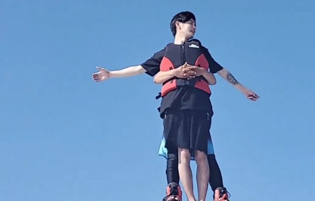 kaiyun體育 童錦程戶外挑戰(zhàn)極限運(yùn)動(dòng)，沖浪和水上飛人，又多了一個(gè)耍帥技能