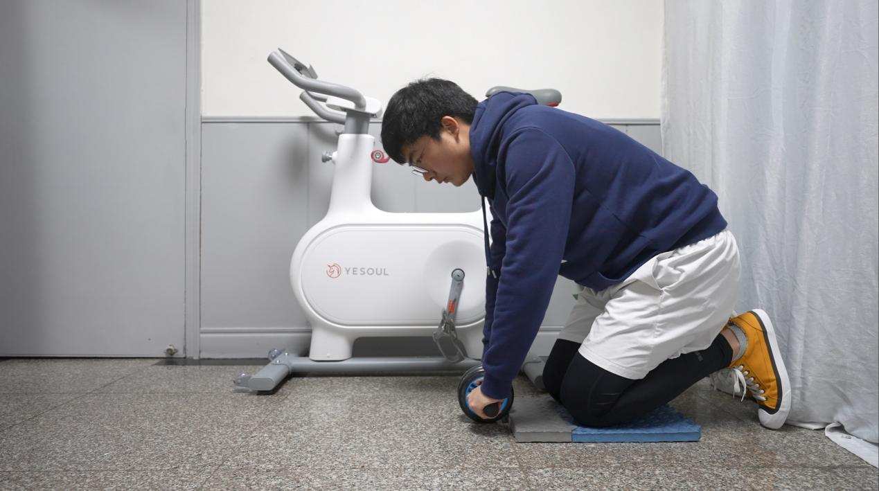 新手健身手套_健身手套緊一點好還是松一點好_手套新手健身怎么用