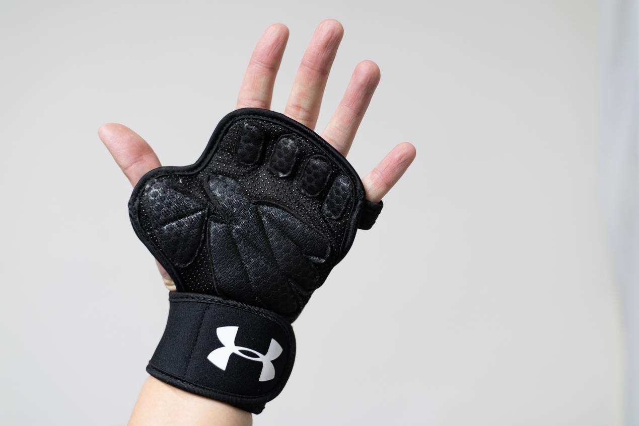 新手健身手套_健身手套緊一點好還是松一點好_手套新手健身怎么用