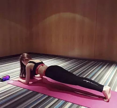 平板支撐最多能支撐多久_平板支撐一般人能堅(jiān)持多久_平板支撐一般人可以支持多久