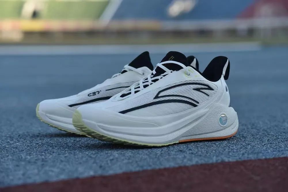 健身手套買(mǎi)大點(diǎn)好還是小點(diǎn)好_健身手套怎么選_健身手套什么材質(zhì)好