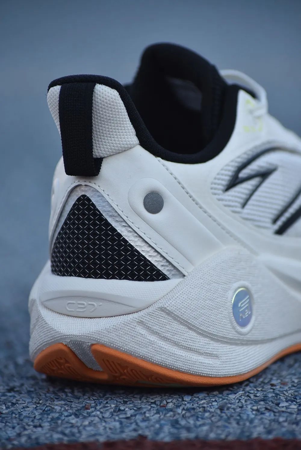 健身手套買(mǎi)大點(diǎn)好還是小點(diǎn)好_健身手套怎么選_健身手套什么材質(zhì)好