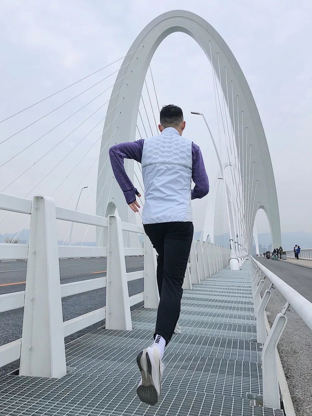 健身手套怎么選_健身手套買(mǎi)大點(diǎn)好還是小點(diǎn)好_健身手套什么材質(zhì)好