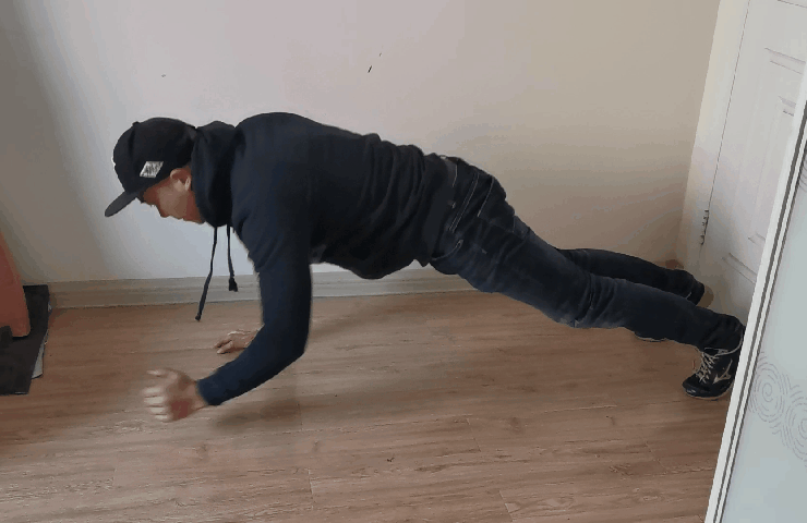 原地跳胸口疼是怎么回事_原地胸跳運動減脂會小腿變粗嗎_運動減脂原地跳胸會小嗎