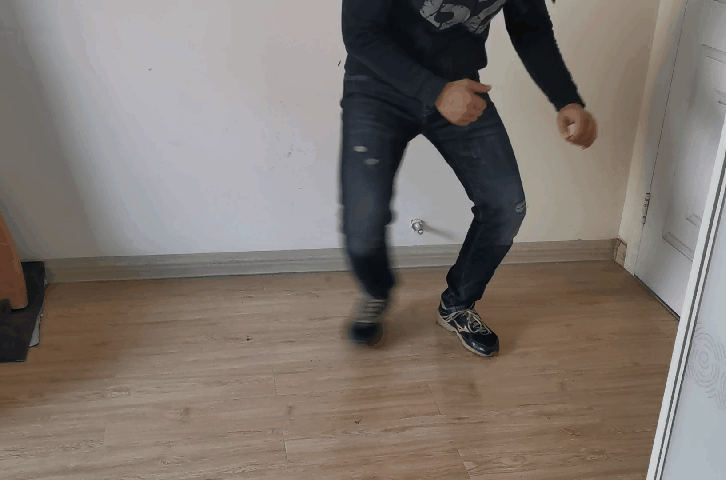 原地胸跳運動減脂會小腿變粗嗎_原地跳胸口疼是怎么回事_運動減脂原地跳胸會小嗎