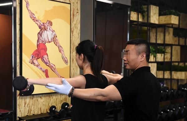 什么健身手套好點_健身手套緊一點好還是松一點好_健身手套有用嗎