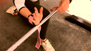 健身用纏手帶還是手套_健身手套的戴法_帶手套健身的壞處