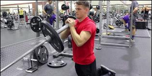 健身推胸的最佳重量_健身房推胸一般做多少個(gè)_健身推胸的好處和壞處