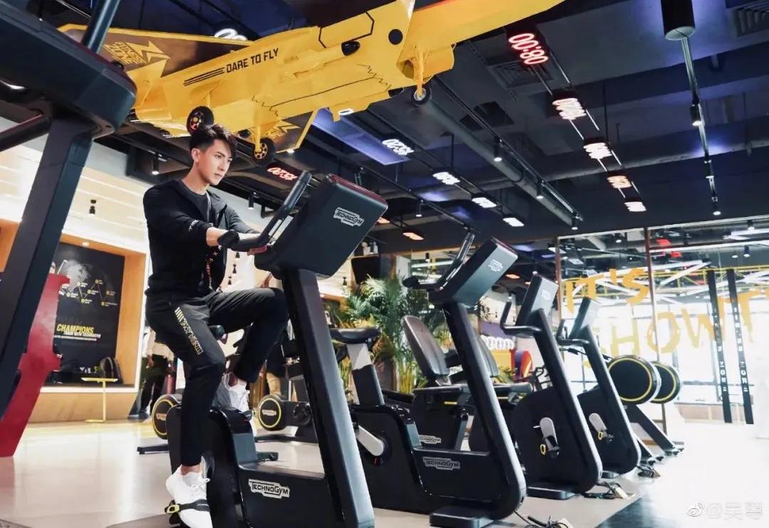 綜合訓練器 胸肌_器械練胸_器械胸肌訓練