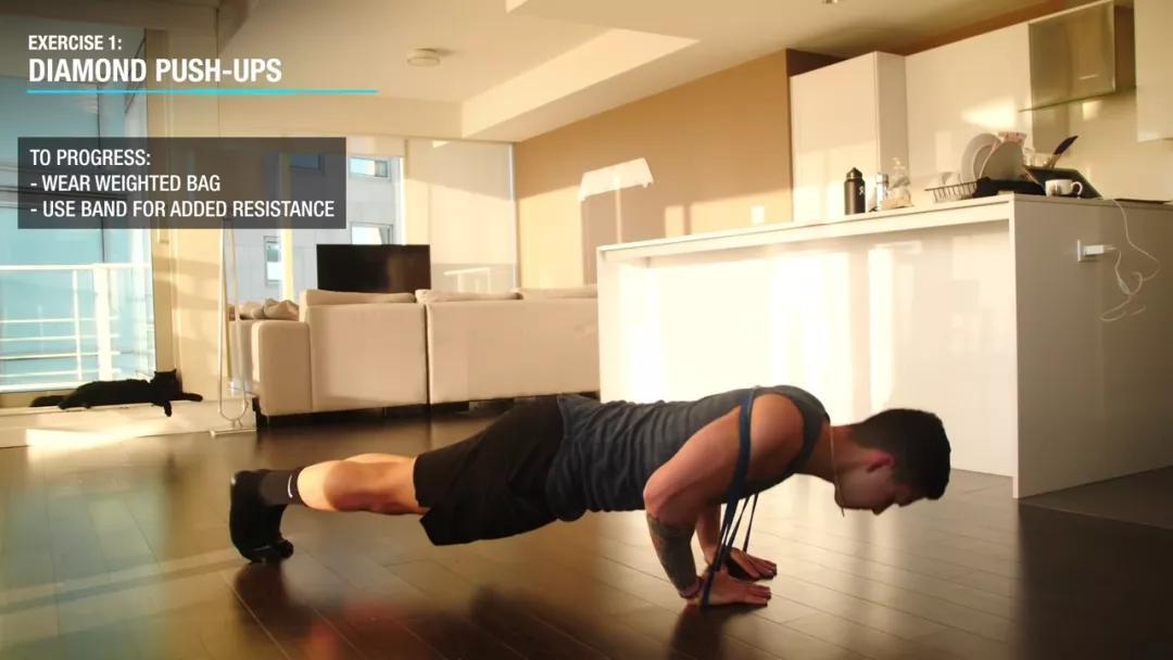 綜合訓練器 胸肌_器械胸肌訓練_器械練胸