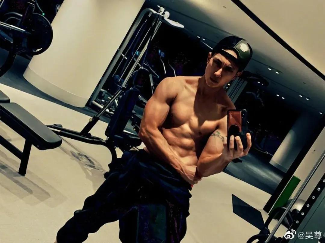 器械胸肌訓練_器械練胸_綜合訓練器 胸肌