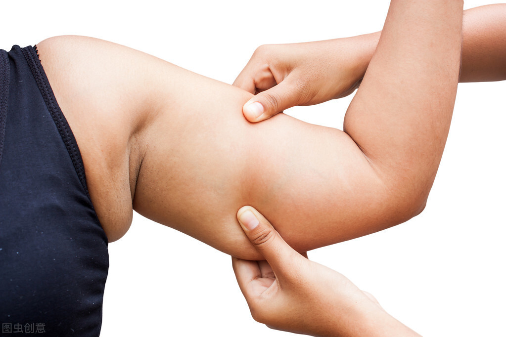 pg棋牌 拜拜肉怎么減最快？3個方法，一組啞鈴手臂訓練，瘦出天鵝臂