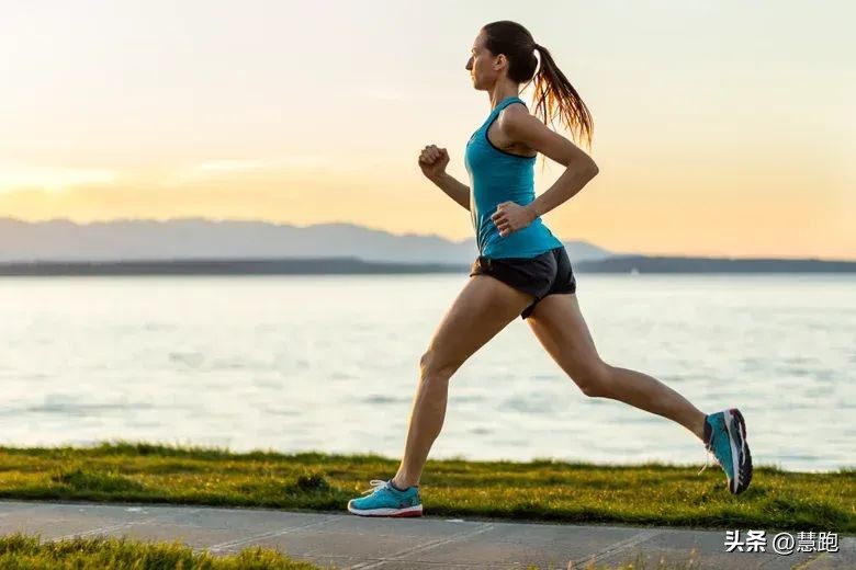 強壯能變跑步使胸變大嗎_跑步能使我變強壯_強壯能變跑步使腿變粗嗎