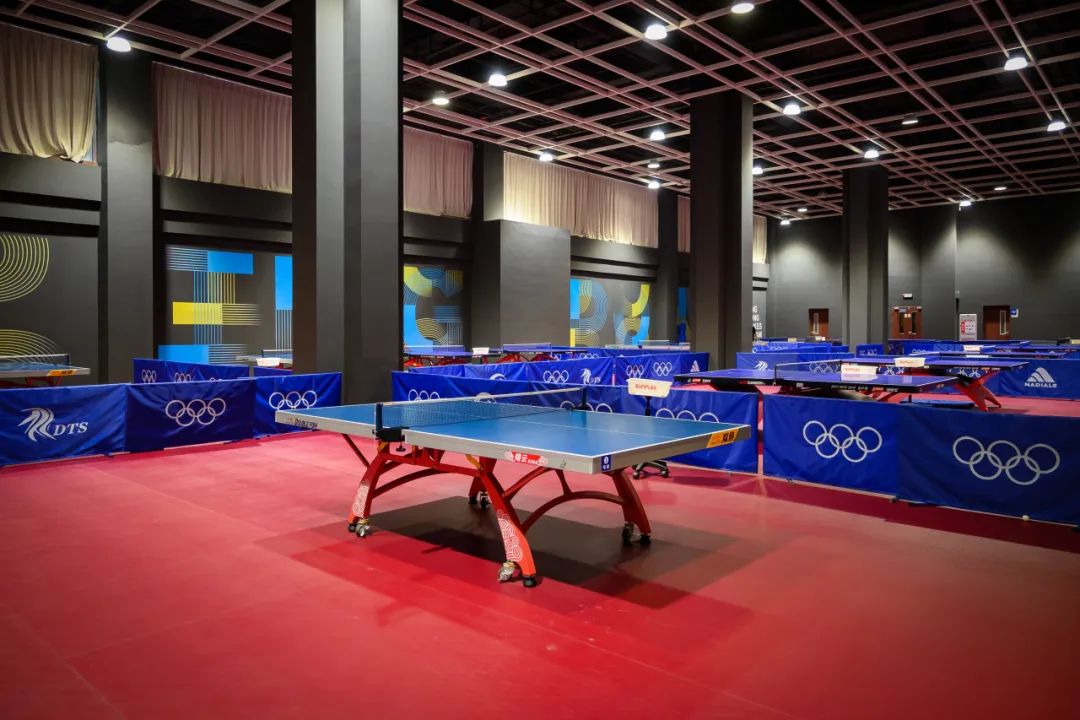 龍門綜合訓(xùn)練器_龍門練胸標(biāo)準(zhǔn)動作圖解_龍門器健身