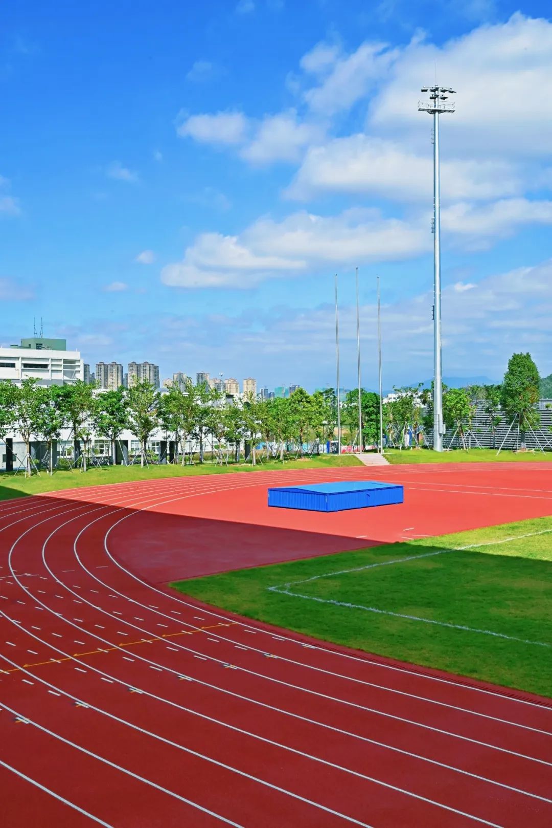 龍門綜合訓(xùn)練器_龍門器健身_龍門練胸標(biāo)準(zhǔn)動作圖解