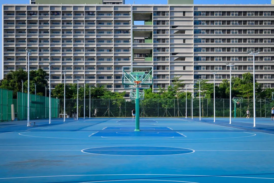 龍門練胸標(biāo)準(zhǔn)動作圖解_龍門器健身_龍門綜合訓(xùn)練器