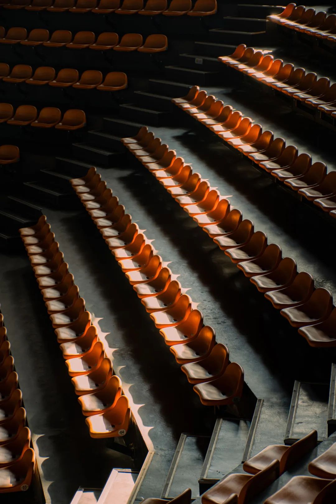 龍門綜合訓(xùn)練器_龍門器健身_龍門練胸標(biāo)準(zhǔn)動作圖解