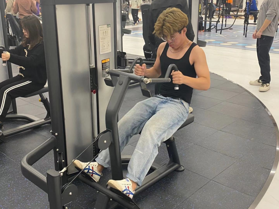 龍門練胸標(biāo)準(zhǔn)動(dòng)作圖解_龍門綜合訓(xùn)練器_什么是龍門式機(jī)器人