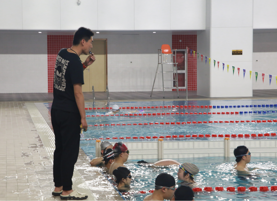 龍門練胸標(biāo)準(zhǔn)動(dòng)作圖解_龍門綜合訓(xùn)練器_什么是龍門式機(jī)器人