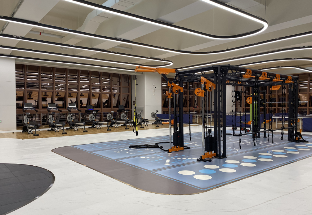 什么是龍門式機(jī)器人_龍門練胸標(biāo)準(zhǔn)動(dòng)作圖解_龍門綜合訓(xùn)練器