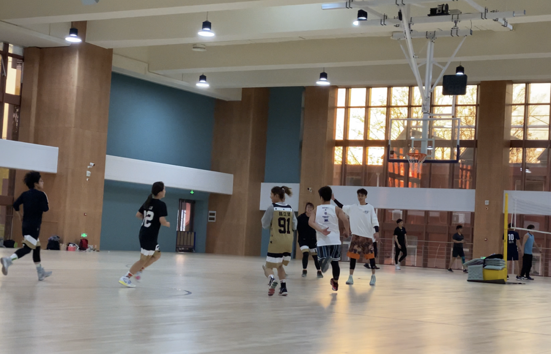 龍門練胸標(biāo)準(zhǔn)動(dòng)作圖解_龍門綜合訓(xùn)練器_什么是龍門式機(jī)器人