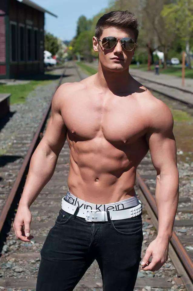 解部肌肉男_支解肌肉男_肌肉男解要帶