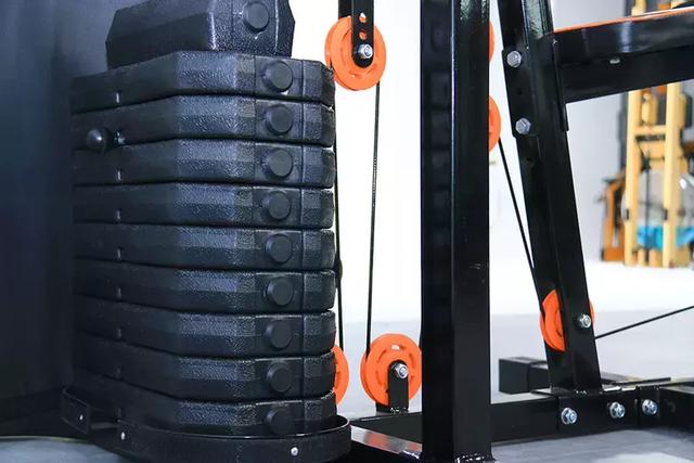 家庭版健身器材安裝教程_海德三人站綜合訓練器測評_大型全身綜合訓練器