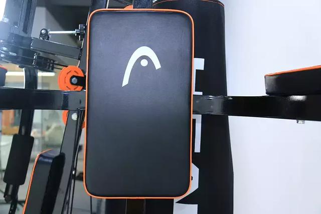 家庭版健身器材安裝教程_海德三人站綜合訓練器測評_大型全身綜合訓練器