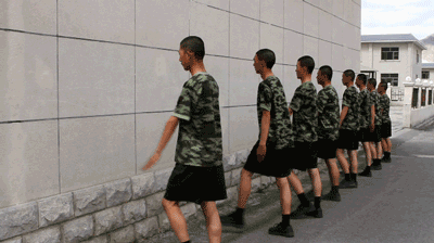 地面壓腿的基本步驟視頻_地面壓前腿的正確方法_地面雙腿壓前腿