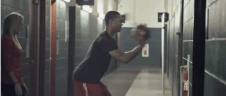 靠墻靜蹲能練出肌肉嗎_靠墻靜蹲可以練大腿肌肉嗎_練靠墻靜蹲可以瘦腿嗎