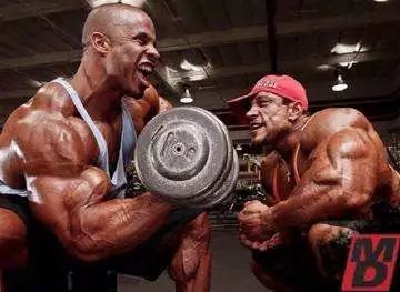 健身手套有味道_健身手套是否必要_健身手套利弊分析