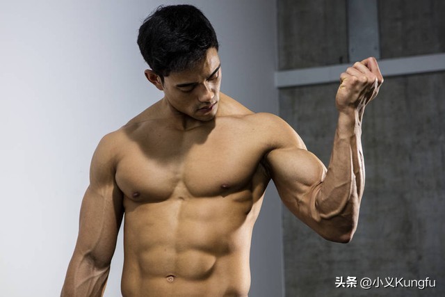 pg棋牌 胸肌是男人的門面！那你知道俯臥撐是每天練好，還是隔天練好嗎