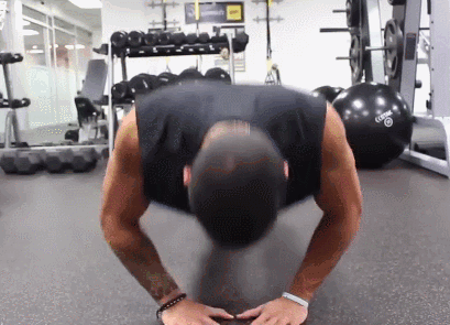 沒有健身器怎么練胸肌_居家健身器材推薦_啞鈴彈力帶訓(xùn)練方法