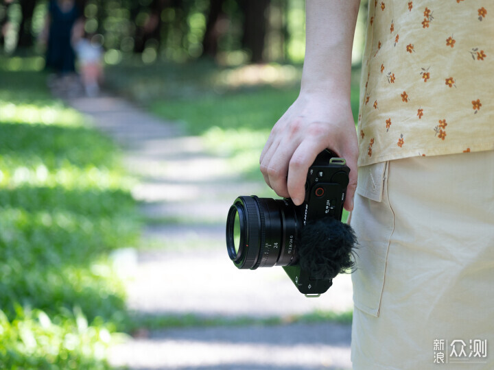 索尼ZV-E1相機體驗，選卡、選鏡頭一文看全_新浪眾測