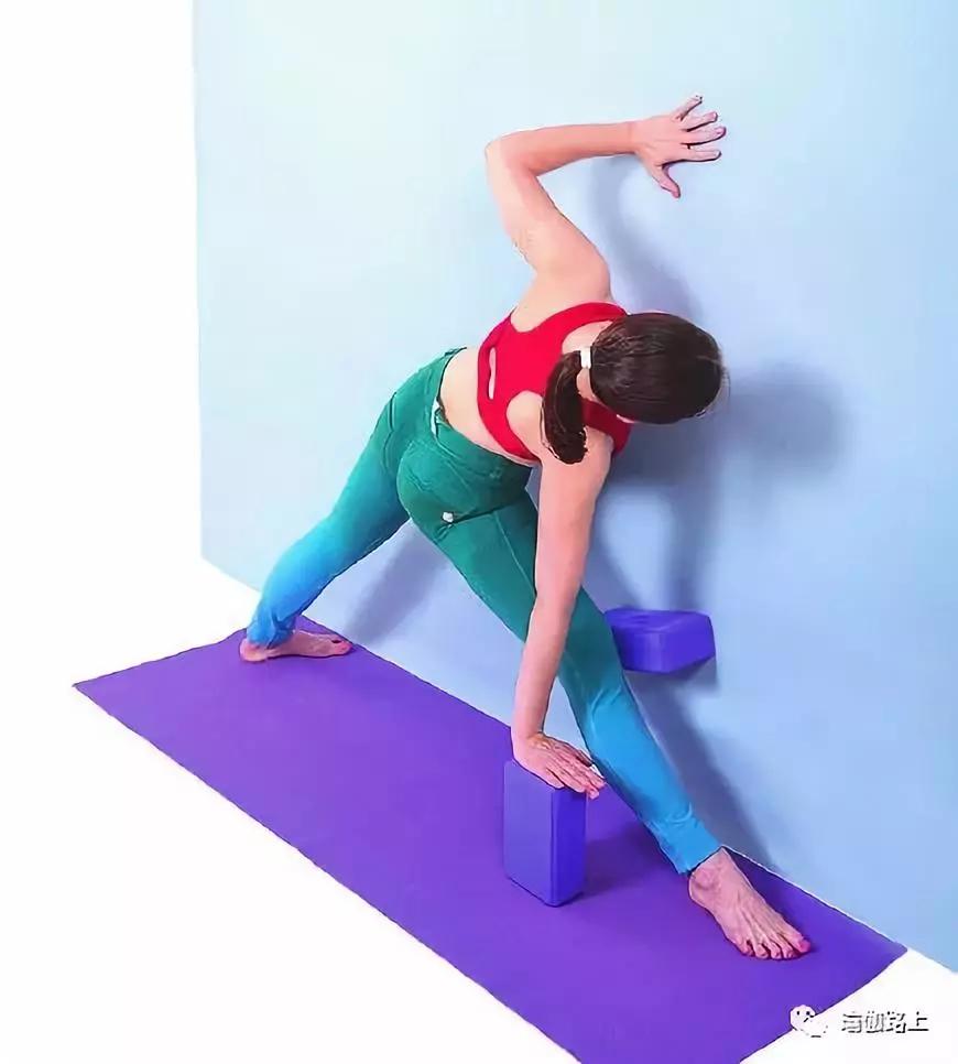 瑜伽改善腿型動作_瑜伽腿型矯正_改善x型腿的瑜伽