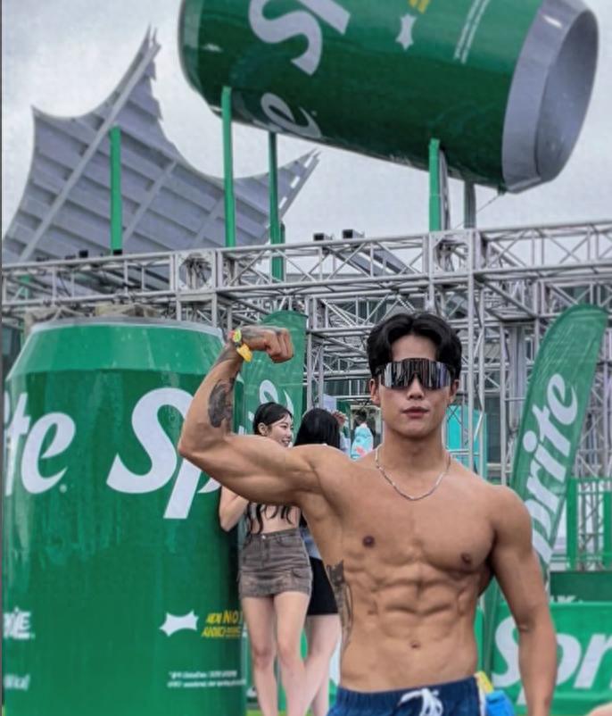 pg賞金女王單機(jī)版試玩平臺 28歲水上飛人健身網(wǎng)紅，空中狂秀野獸臂和大腿