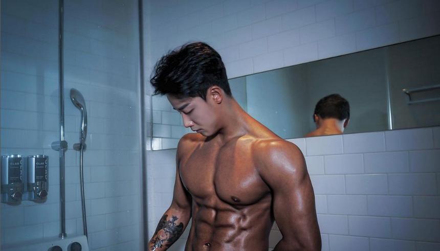 街頭極限健身沒有腿部?_夏天健身運(yùn)動(dòng)_水上飛人極限運(yùn)動(dòng)