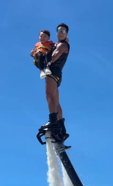 夏天健身運(yùn)動(dòng)_水上飛人極限運(yùn)動(dòng)_街頭極限健身沒有腿部?