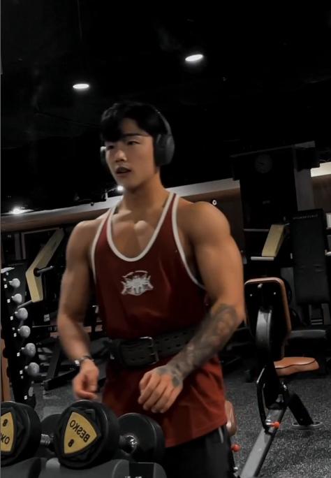 街頭極限健身沒有腿部?_水上飛人極限運(yùn)動(dòng)_夏天健身運(yùn)動(dòng)