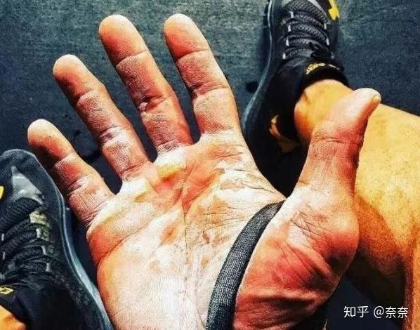 pg娛樂電子游戲 2020年11月健身手套選購指南：新手入門必看，內(nèi)含款6手套推薦！