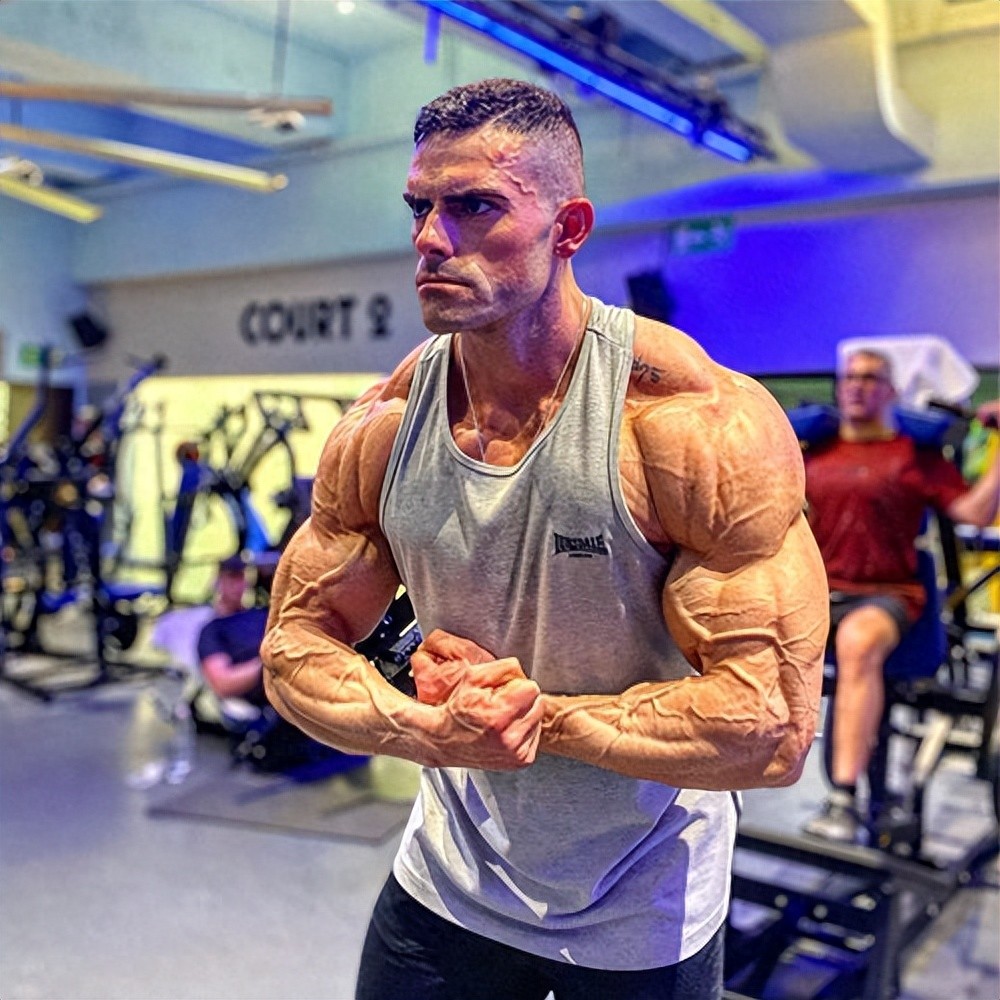 pg麻將胡了試玩平臺(tái) 體脂率超低，肌肉線條就像“雕刻”的一樣，紋理感極強(qiáng)