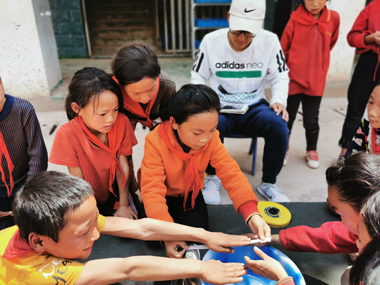 小朋友跑步運(yùn)動(dòng)簡(jiǎn)筆畫_運(yùn)動(dòng)跑步怎么畫_運(yùn)動(dòng)跑步的簡(jiǎn)筆畫